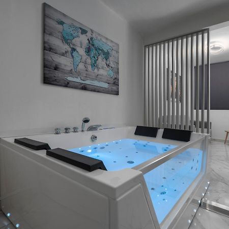 Premium Jacuzzi Suite At The City Center, By Aqua Platinum Солун Екстериор снимка