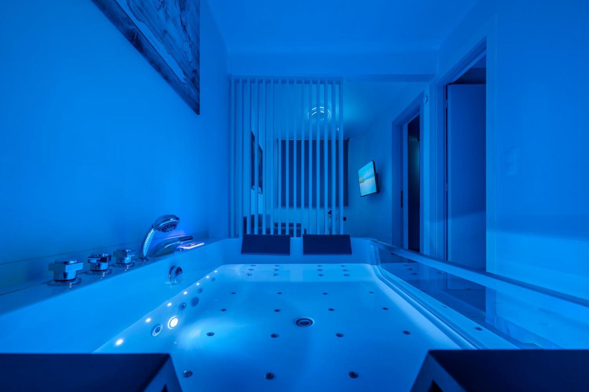 Premium Jacuzzi Suite At The City Center, By Aqua Platinum Солун Екстериор снимка