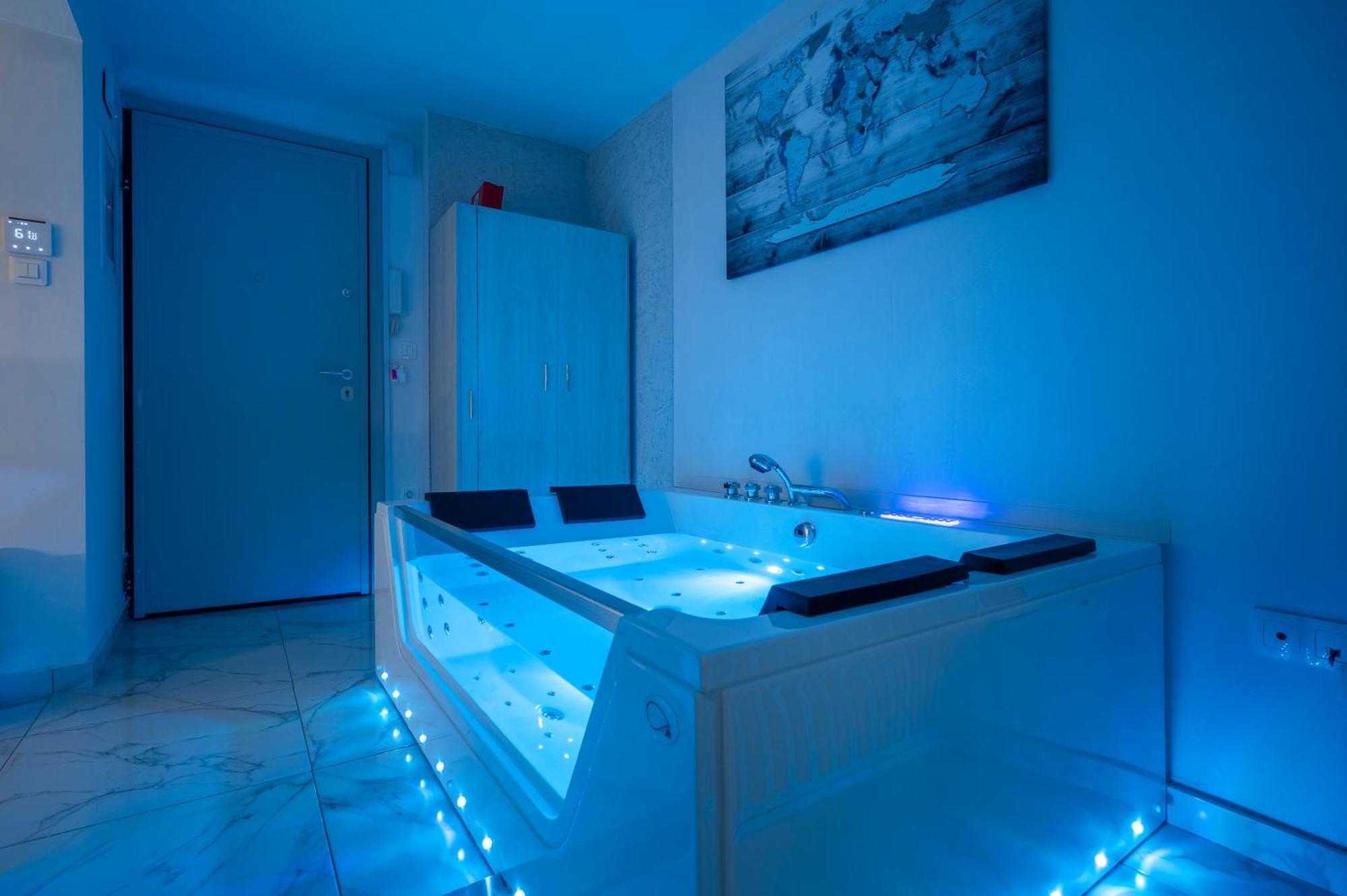 Premium Jacuzzi Suite At The City Center, By Aqua Platinum Солун Екстериор снимка