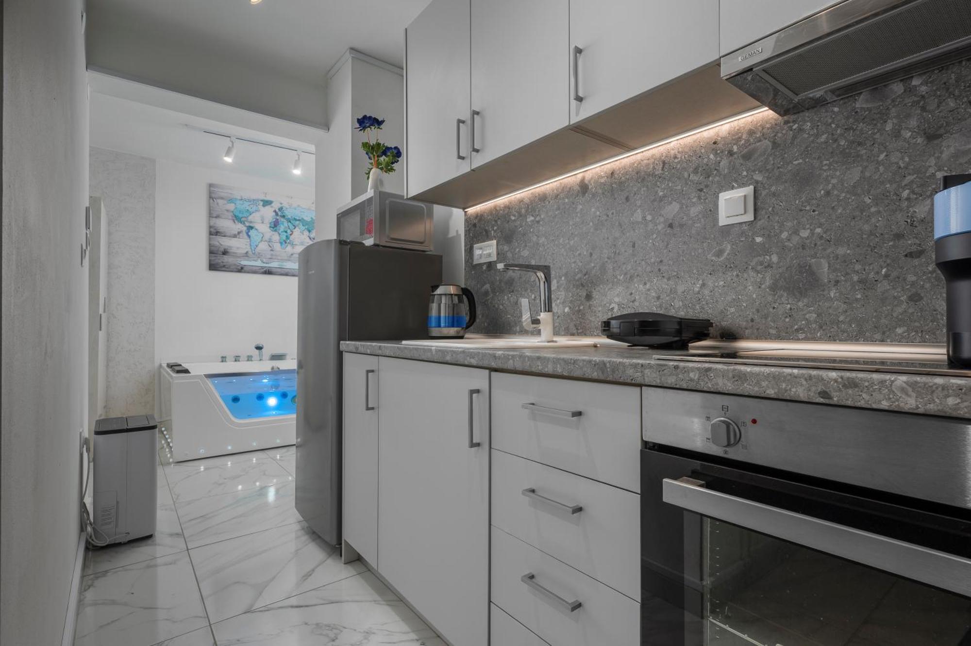 Premium Jacuzzi Suite At The City Center, By Aqua Platinum Солун Екстериор снимка